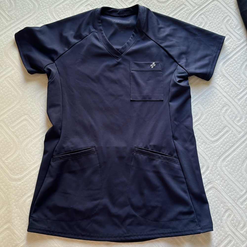 Fit Scrubs 3 Pocket Top